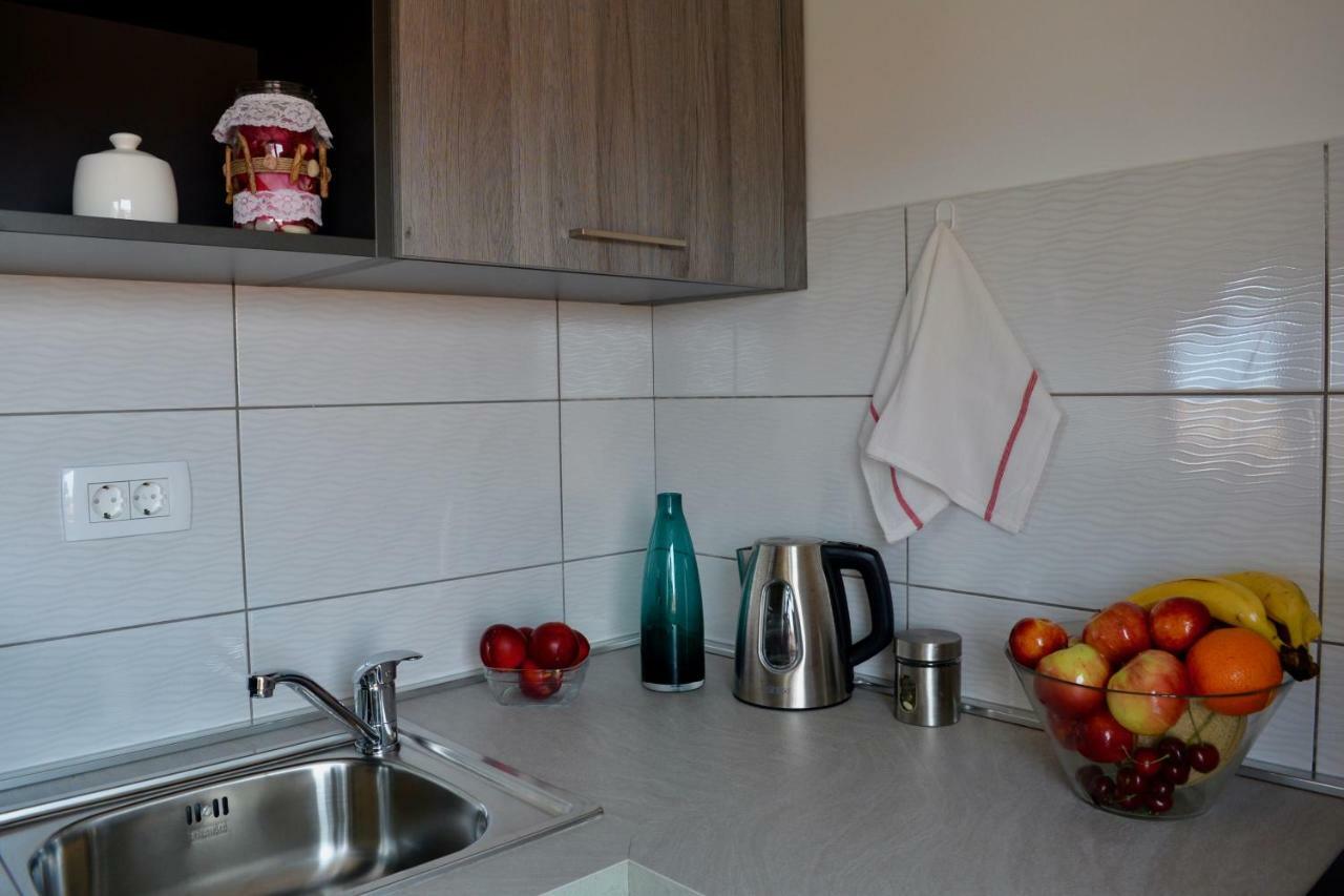Iva Apartmani 沃迪切 外观 照片